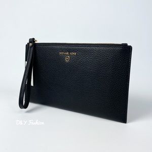Michael Kors Wristlet Wallet Jet Set Large Clutch in Black Pebbled Leather
